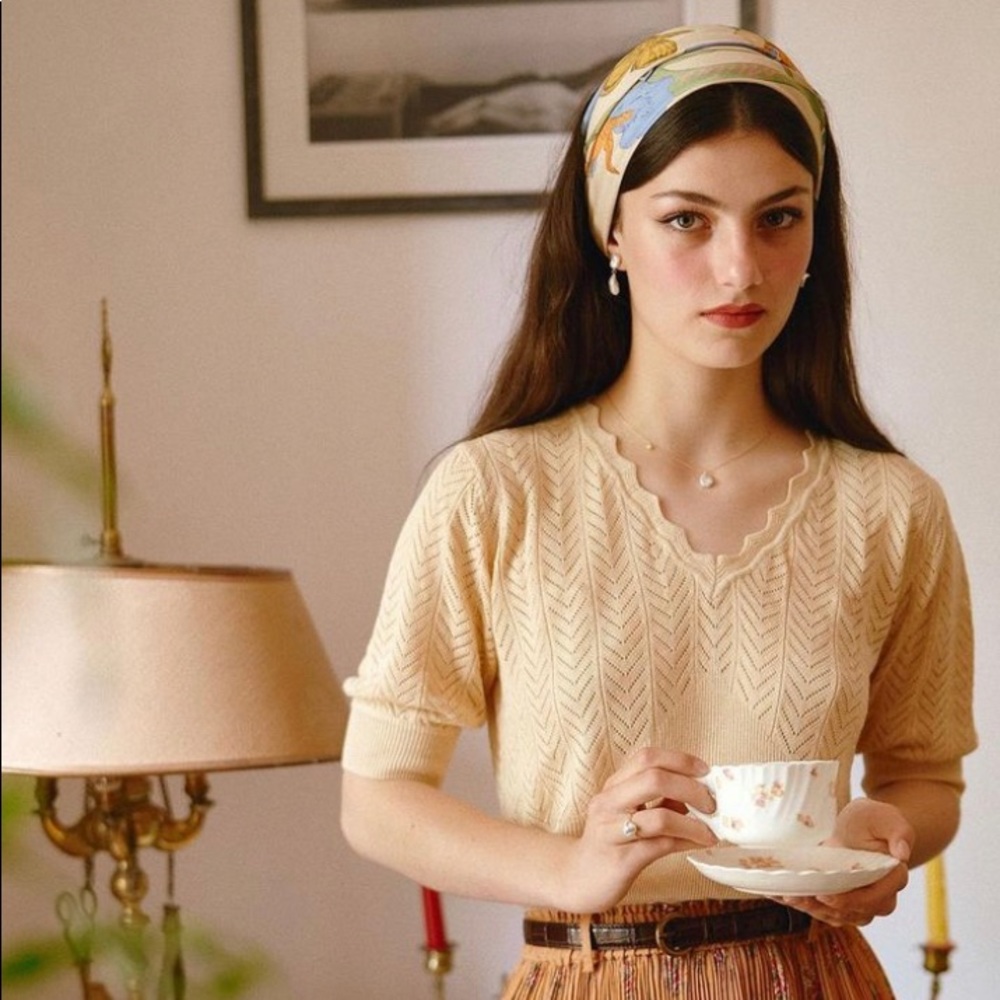 *SOLD* Simple Retro Knit short sleeve creme blouse in XS